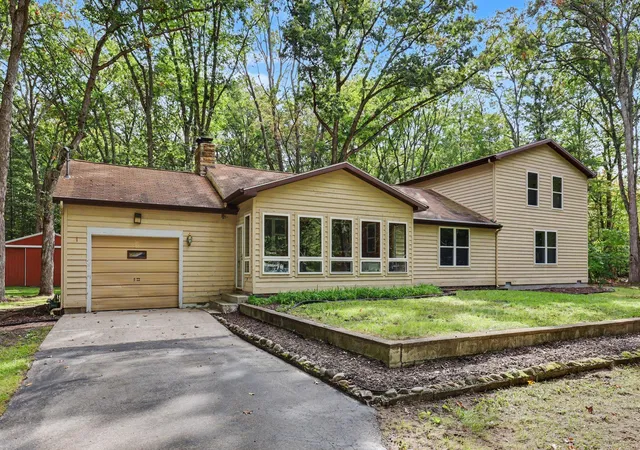 Photo 1 of Single family home for sale at 6676 S Walker Rd, Fruitport, MI 49415 | MLS# 66026053412 | Listing updated on 2026-10-12