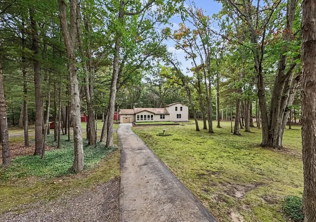 Photo 2 of Single family home for sale at 6676 S Walker Rd, Fruitport, MI 49415 | MLS# 66026053412 | Listing updated on 2026-10-12