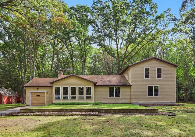 Photo 3 of Single family home for sale at 6676 S Walker Rd, Fruitport, MI 49415 | MLS# 66026053412 | Listing updated on 2026-10-12