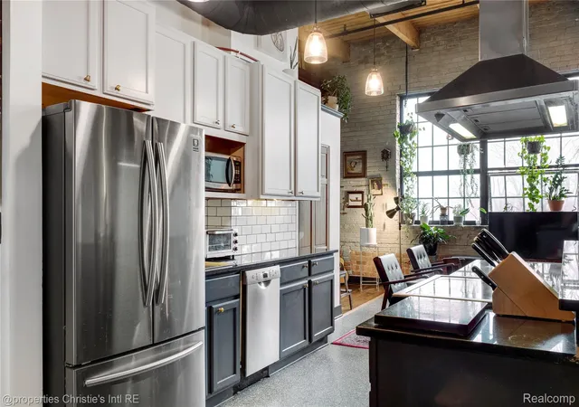 Listing Photo 5 - Condo for sale in building located at 6533 E Jefferson, Detroit, MI 48207 - Unit #427