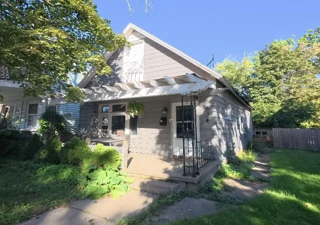 Photo 1 of Sale Pending at 834 Alpine Ave Nw, Grand Rapids, MI 49504 | MLS# 65026053419 | Listing updated on 2026-10-07