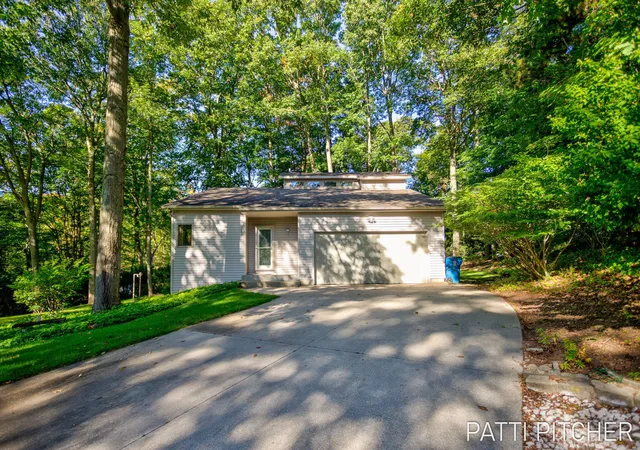 Photo 2 of Single family home for sale at 13582 Redbird Ln, Grand Haven, MI 49417 | MLS# 71026053418 | Listing updated on 2026-10-15