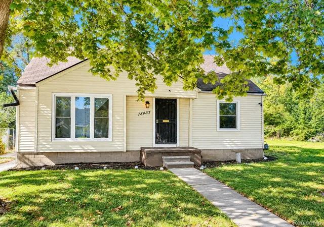 Photo 1 of Single family home for sale at 18437 Avon Ave, Detroit, MI 48219 | MLS# 20261081342 | Listing updated on 2026-10-09