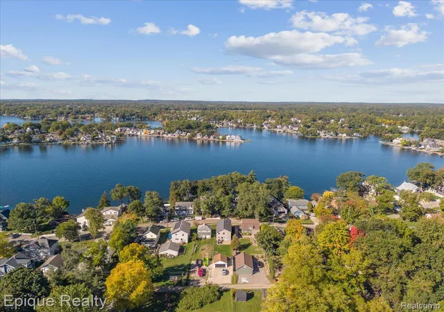 Photo 3 of Single family home for sale at 72 N North Shore Dr, Lake Orion, MI 48362 | MLS# 20261081341 | Listing updated on 2026-10-19