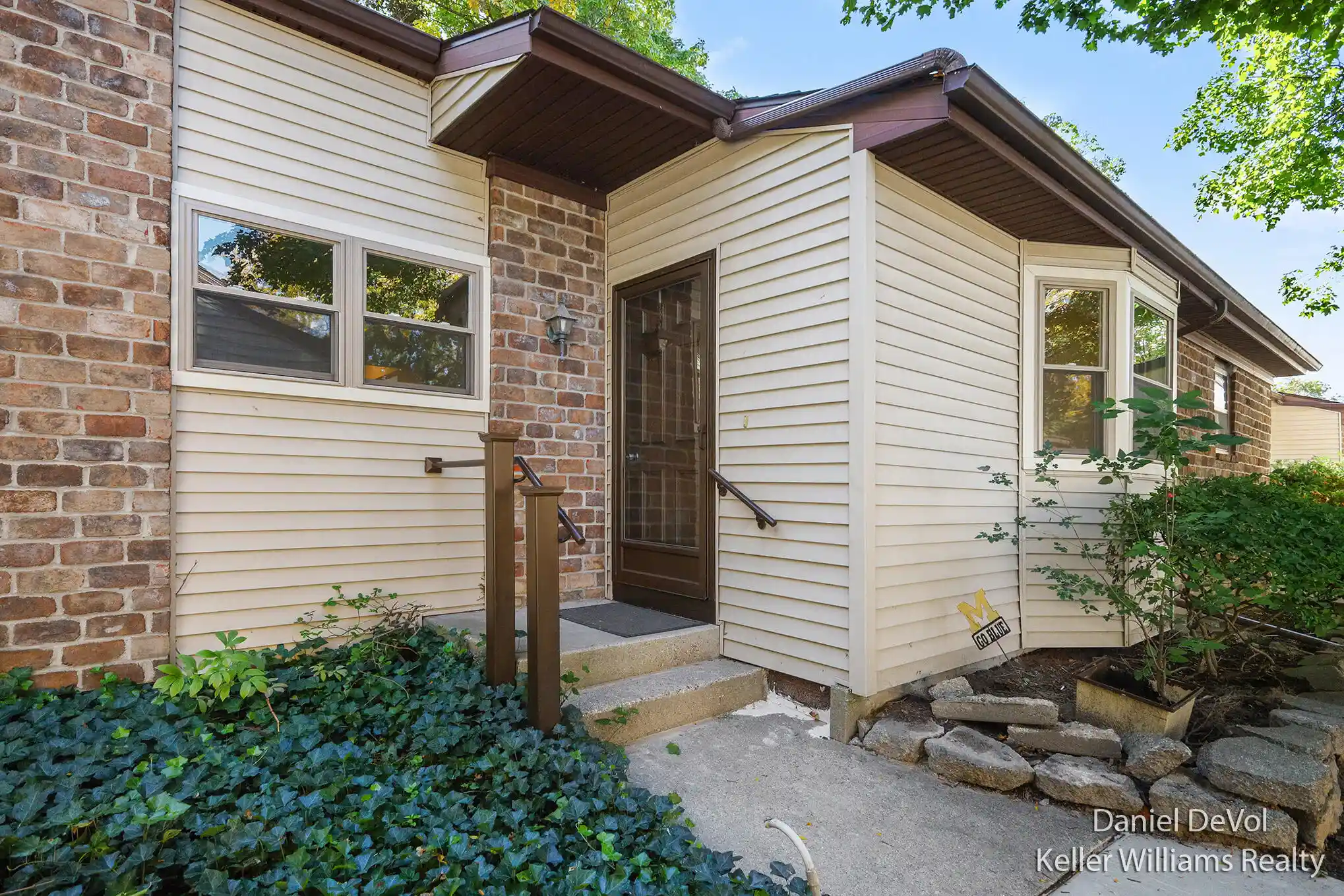 Listing Photo 1 - Condo for sale in 2697 Chatham Woods Dr SE located at 2697 Chatham Woods Dr SE, Grand Rapids, MI 49546 - Unit 2697 Chatham Woods Dr SE