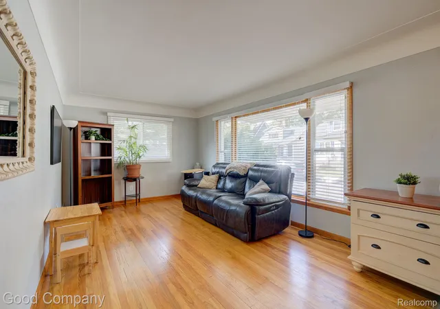 Photo 2 of Single family home for sale at 204 Edgewood Pl, Ferndale, MI 48220 | MLS# 20261081350 | Listing updated on 2026-10-13