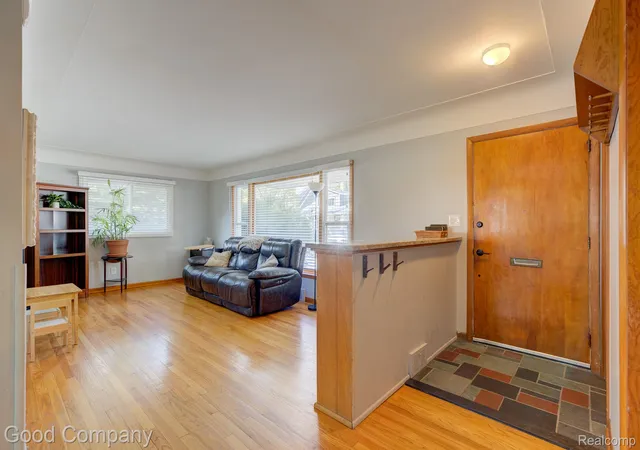 Photo 3 of Single family home for sale at 204 Edgewood Pl, Ferndale, MI 48220 | MLS# 20261081350 | Listing updated on 2026-10-13