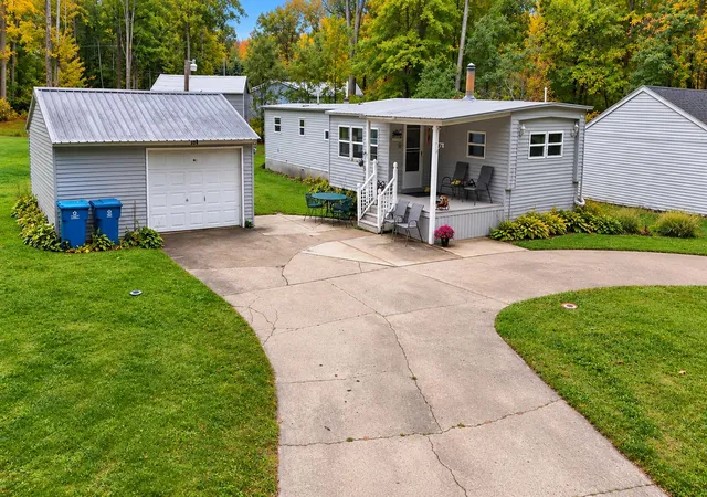Photo 1 of Single family home for sale at 230 Maplewood Dr, Roscommon, MI 48653 | MLS# 67026053429 | Listing updated on 2026-10-07