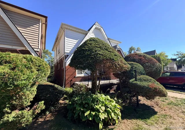 Photo 3 of Single family home for sale at 16814 Lilac St, Detroit, MI 48221 | MLS# 20261081355 | Listing updated on 2026-10-08