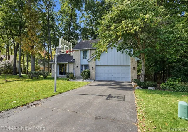 Photo 2 of Single family home for sale at 2352 Camron Ct, West Bloomfield, MI 48324 | MLS# 20261081356 | Listing updated on 2026-10-09