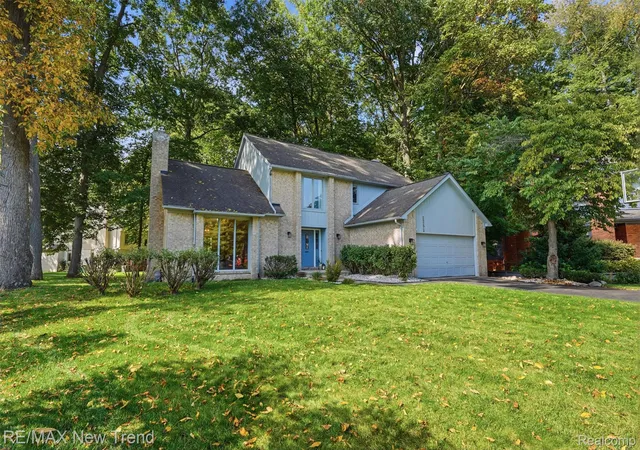 Photo 3 of Single family home for sale at 2352 Camron Ct, West Bloomfield, MI 48324 | MLS# 20261081356 | Listing updated on 2026-10-09