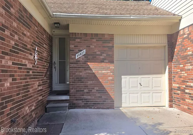 Photo 2 of Condo for sale at 30821 Underwood Dr #15, Roseville, MI 48066 | MLS# 20261081359 | Listing updated on 2026-10-08