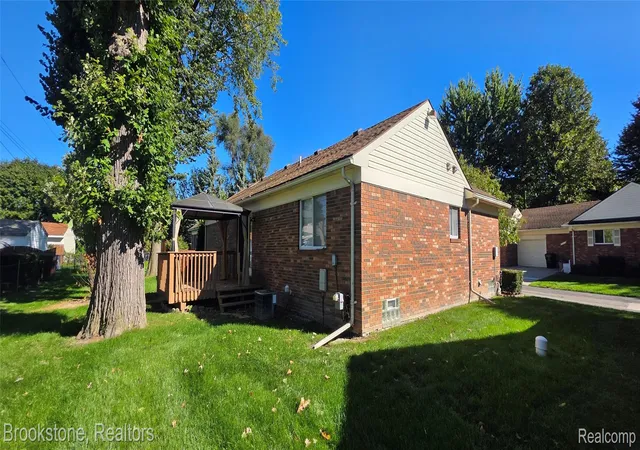 Photo 3 of Condo for sale at 30821 Underwood Dr #15, Roseville, MI 48066 | MLS# 20261081359 | Listing updated on 2026-10-08