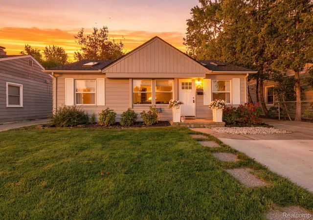 Photo 1 of Single family home for sale at 4004 Coolidge Hwy, Royal Oak, MI 48073 | MLS# 20261081358 | Listing updated on 2026-10-09