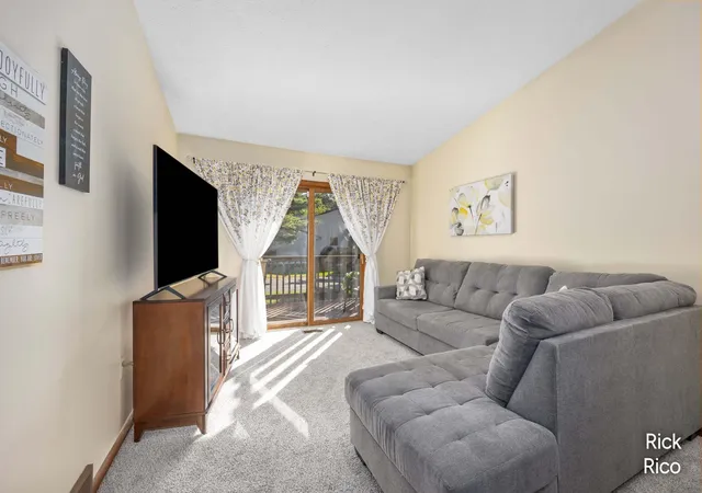 Listing Photo 2 - Condo for sale in building located at 3446 Stonegate Ln SW, Wyoming, MI 49519