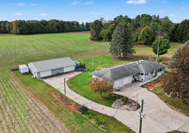 Photo 3 of Single family home for sale at 5141 W Shelby Rd, Shelby, MI 49455 | MLS# 67026053445 | Listing updated on 2026-10-10