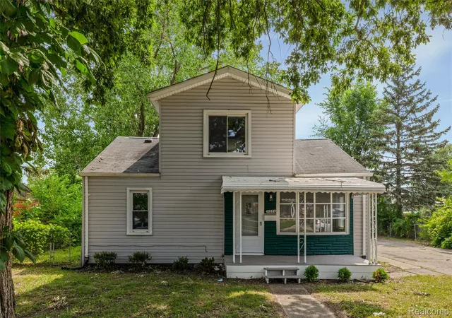 Photo 2 of Single family home for sale at 5850 Deering St, Garden City, MI 48135 | MLS# 20261081375 | Listing updated on 2026-10-08