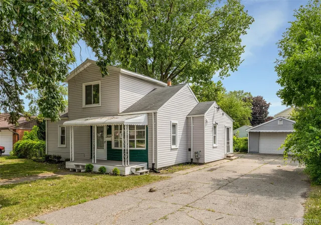 Photo 3 of Single family home for sale at 5850 Deering St, Garden City, MI 48135 | MLS# 20261081375 | Listing updated on 2026-10-08