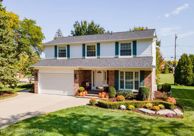 Photo 1 of Sale Pending at 2464 Wexford Dr, Troy, MI 48084 | MLS# 20261081376 | Listing updated on 2026-10-13