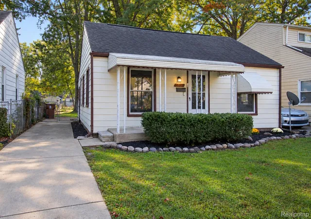 Photo 2 of Single family home for sale at 4533 Carnegie St, Wayne, MI 48184 | MLS# 20261081380 | Listing updated on 2026-10-09