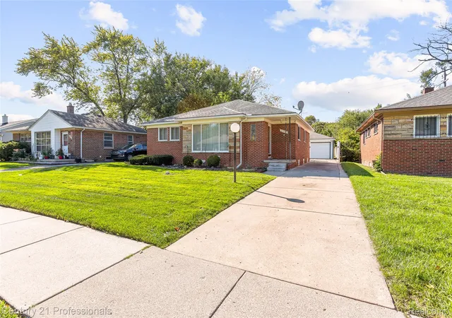 Photo 3 of Single family home for sale at 23881 Morton St, Oak Park, MI 48237 | MLS# 20261081384 | Listing updated on 2026-10-22