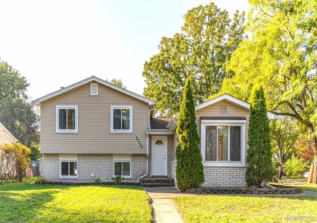Photo 1 of Single family home for sale at 27755 Clarita St, Livonia, MI 48152 | MLS# 20261081393 | Listing updated on 2026-10-18