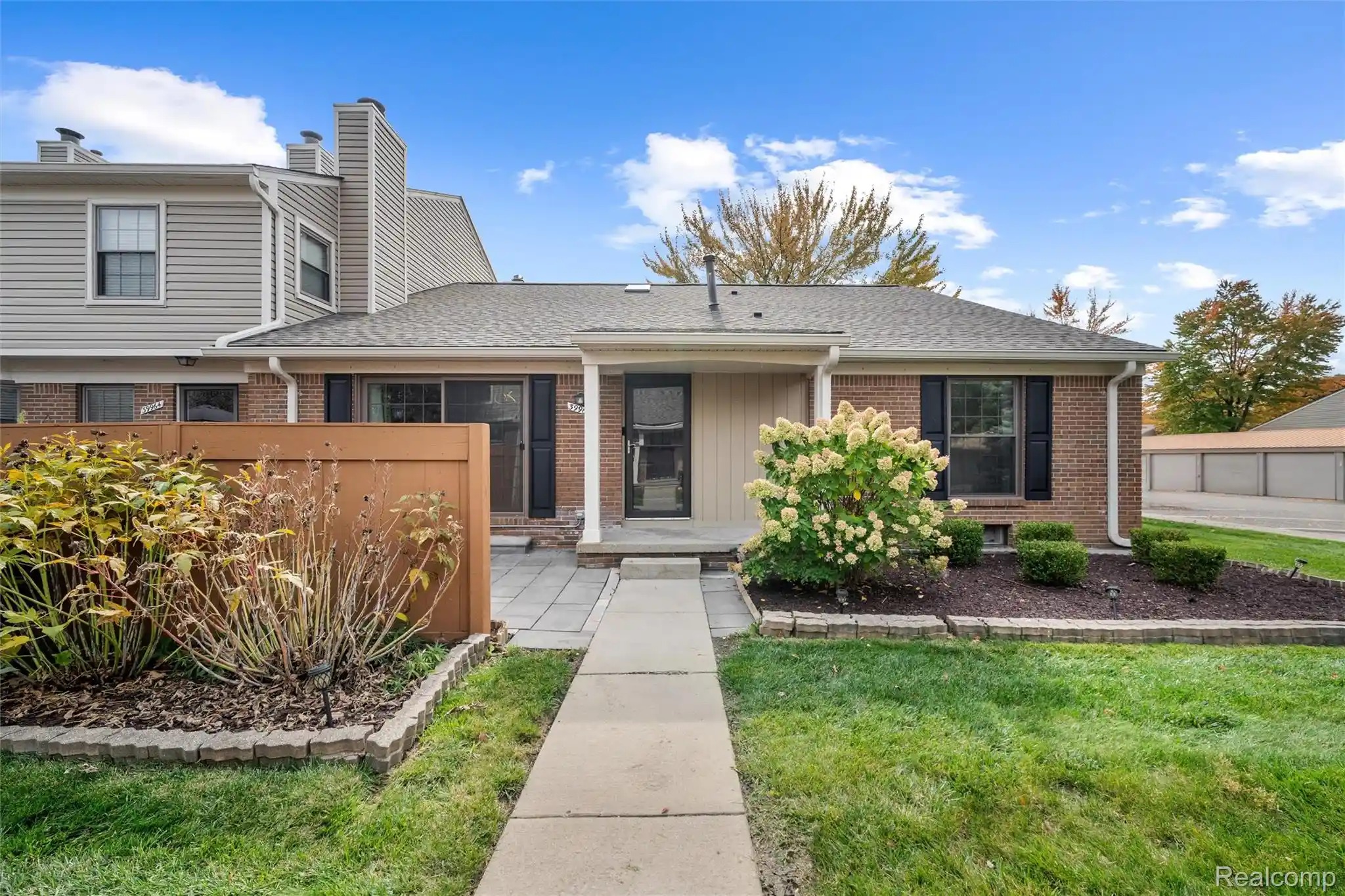 Listing Photo 2 - Condo for sale in 39966 Crosswinds located at 39966 Crosswinds, Novi, MI 48375 - Unit 39966 Crosswinds