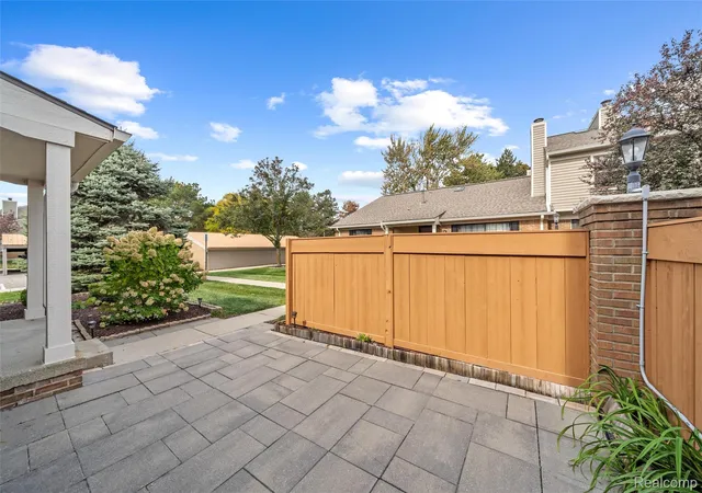Listing Photo 5 - Condo for sale in building located at 39966 Crosswinds, Novi, MI 48375