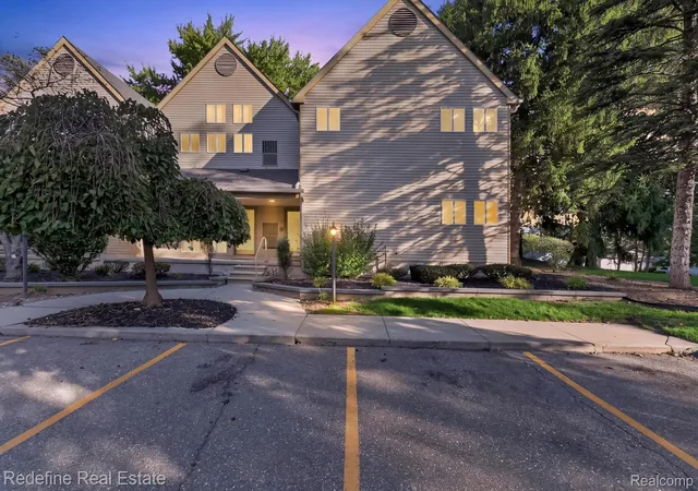 Photo 1 of Condo for sale at 27971 Rollcrest Rd #9, Farmington Hills, MI 48334 | MLS# 20261081396 | Listing updated on 2026-10-16