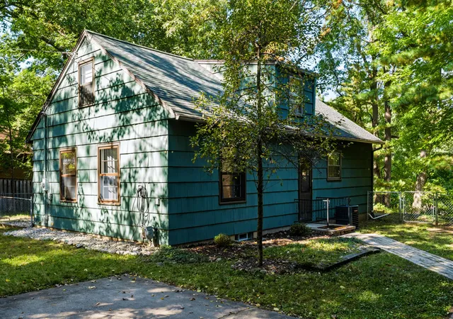 Photo 1 of Sale Pending at 2400 Crest Dr, Kalamazoo, MI 49008 | MLS# 69026053463 | Listing updated on 2026-10-18