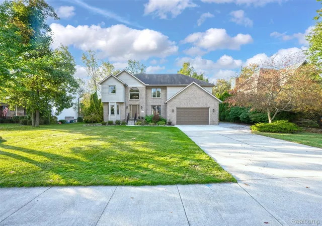 Photo 2 of Single family home for sale at 1165 Joanwood Dr, Marysville, MI 48040 | MLS# 20261081403 | Listing updated on 2026-10-11