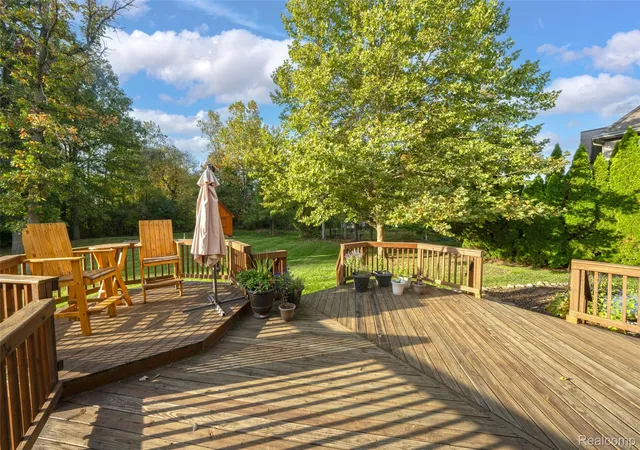 Photo 4 of Single family home for sale at 1165 Joanwood Dr, Marysville, MI 48040 | MLS# 20261081403 | Listing updated on 2026-10-11