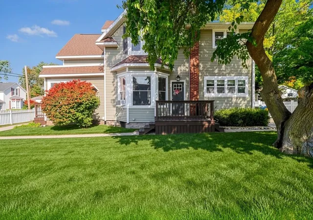 Photo 3 of Single family home for sale at 209 S Washington Ave, Ludington, MI 49431 | MLS# 67026053473 | Listing updated on 2026-10-12