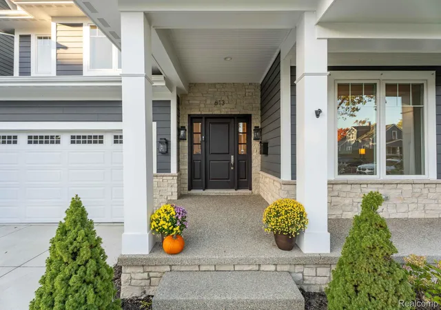 Photo 1 of Single family home for sale at 613 E Farnum Ave, Royal Oak, MI 48067 | MLS# 20261081417 | Listing updated on 2026-10-28
