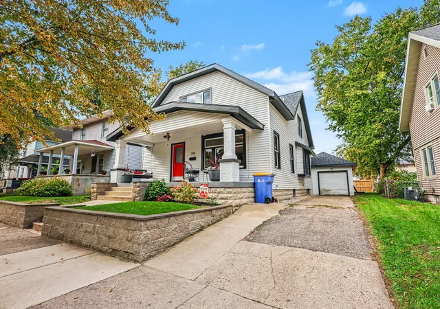 Photo 3 of Single family home for sale at 1265 Prospect Ave Se, Grand Rapids, MI 49507 | MLS# 71026053479 | Listing updated on 2026-10-15