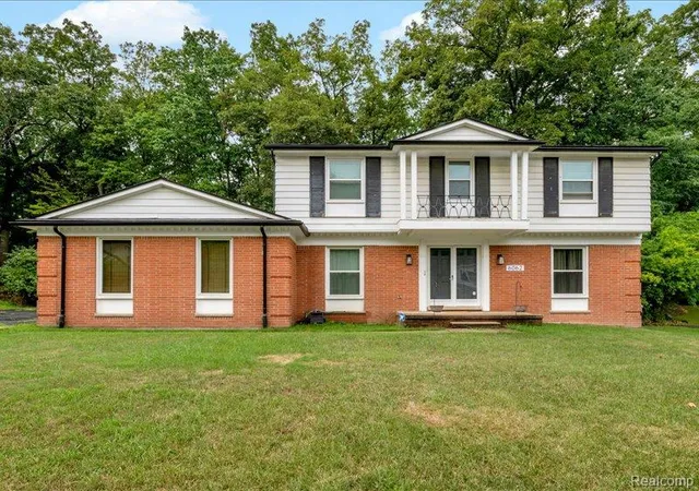 Photo 1 of Single family home for sale at 6062 Pinecroft Dr, West Bloomfield, MI 48322 | MLS# 20261081441 | Listing updated on 2026-10-10