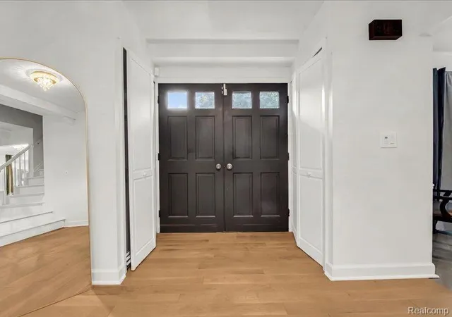 Photo 3 of Single family home for sale at 6062 Pinecroft Dr, West Bloomfield, MI 48322 | MLS# 20261081441 | Listing updated on 2026-10-10
