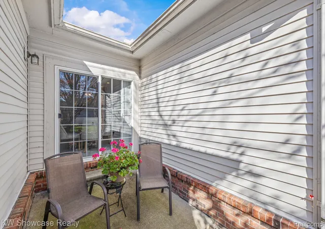 Listing Photo 4 - Condo for sale in building located at 750 W River Dr, Lake Orion, MI 48362