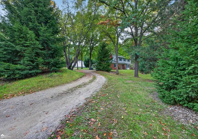 Photo 2 of Single family home for sale at 132 High Banks Trl, Ortonville, MI 48462 | MLS# 5050224159 | Listing updated on 2026-10-21