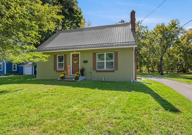 Photo 1 of Single family home for sale at 835 W Silver Lake Rd, Fenton, MI 48430 | MLS# 81026053499 | Listing updated on 2026-10-23