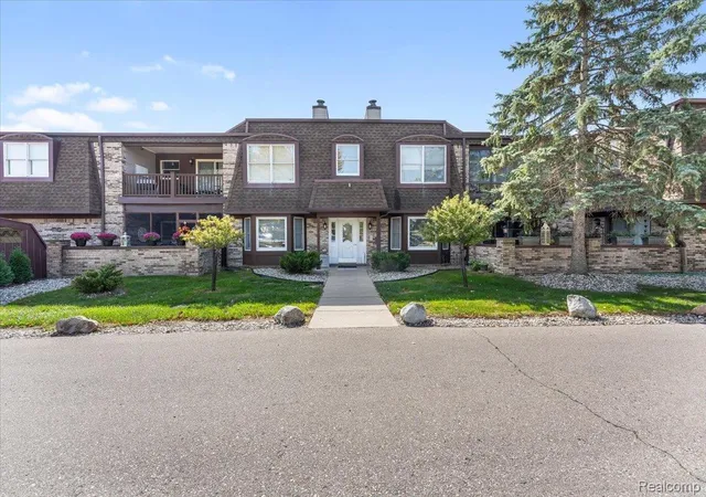 Photo 1 of Condo for sale at 8533 Mathias Dr #35, Grosse Ile, MI 48138 | MLS# 20261081461 | Listing updated on 2026-10-10