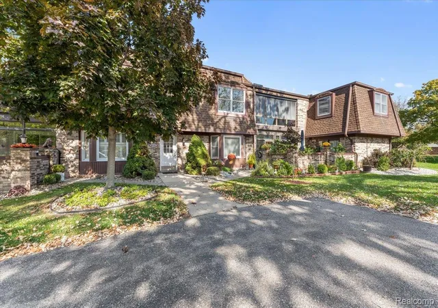 Photo 3 of Condo for sale at 8533 Mathias Dr #35, Grosse Ile, MI 48138 | MLS# 20261081461 | Listing updated on 2026-10-10