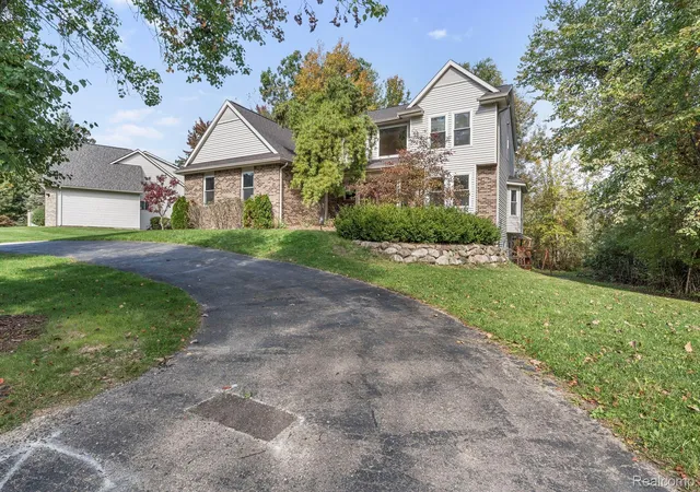Photo 3 of Single family home for sale at 1761 Spruce Dr, Commerce Township, MI 48390 | MLS# 20261081471 | Listing updated on 2026-10-09
