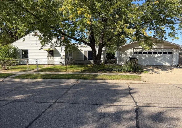 Photo 3 of Single family home for sale at 26700 Grandmont St, Roseville, MI 48066 | MLS# 20261081472 | Listing updated on 2026-10-08