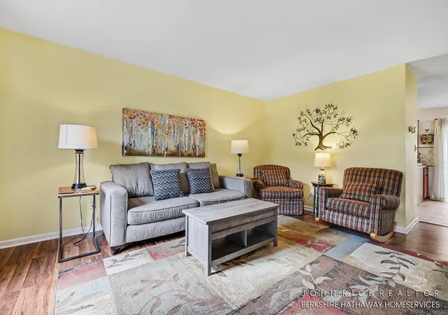 Listing Photo 5 - Condo for sale in building located at 2466 Abbington Dr SE, Grand Rapids, MI 49505