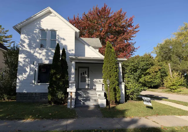 Photo 1 of Single family home for sale at 200 S Farragut St, Bay City, MI 48708 | MLS# 5050224166 | Listing updated on 2026-10-08