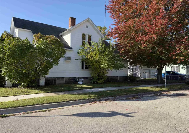 Photo 2 of Single family home for sale at 200 S Farragut St, Bay City, MI 48708 | MLS# 5050224166 | Listing updated on 2026-10-08