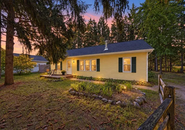 Photo 1 of Single family home for sale at 208 E 7th Street, Northport, MI 49670 | MLS# 78080074312 | Listing updated on 2026-10-10