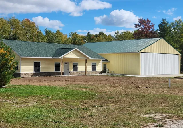 Photo 1 of Single family home for sale at 1425 S Taxiway Charlie, Lake City, MI 49651 | MLS# 78080074313 | Listing updated on 2026-10-10
