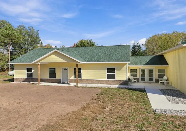 Photo 3 of Single family home for sale at 1425 S Taxiway Charlie, Lake City, MI 49651 | MLS# 78080074313 | Listing updated on 2026-10-10